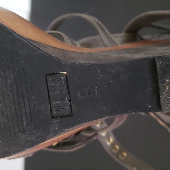 Elle wedges, size 9, minor scuffs - Picture 7 of 8